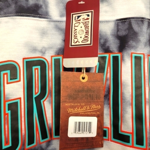 90's Women's Tie-Dye Cropped T-Shirt - Vancouver Grizzlies  (Medium) - Picture 3 of 4